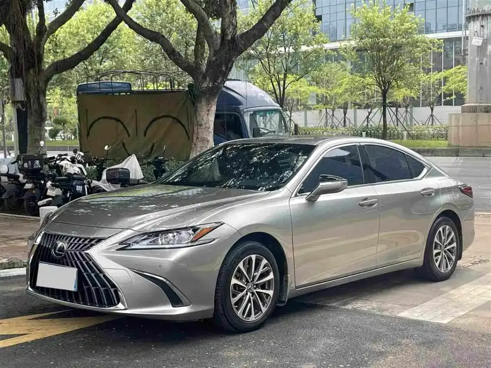 Lexus ES 260 Excellence Edition 2023