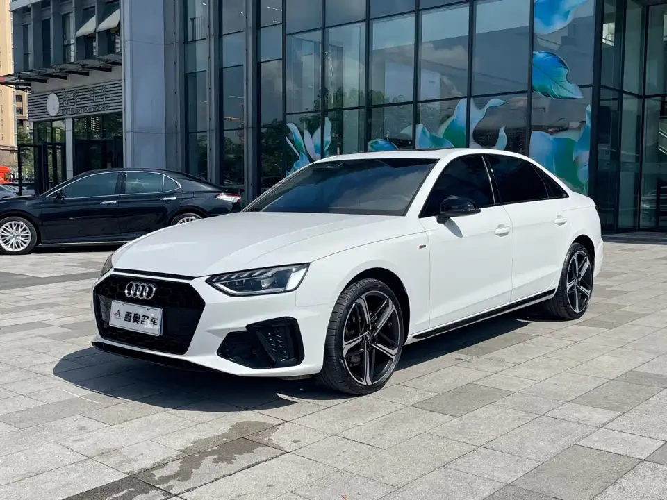 Audi A4L 40 TFSI Luxury Dynamic 2025