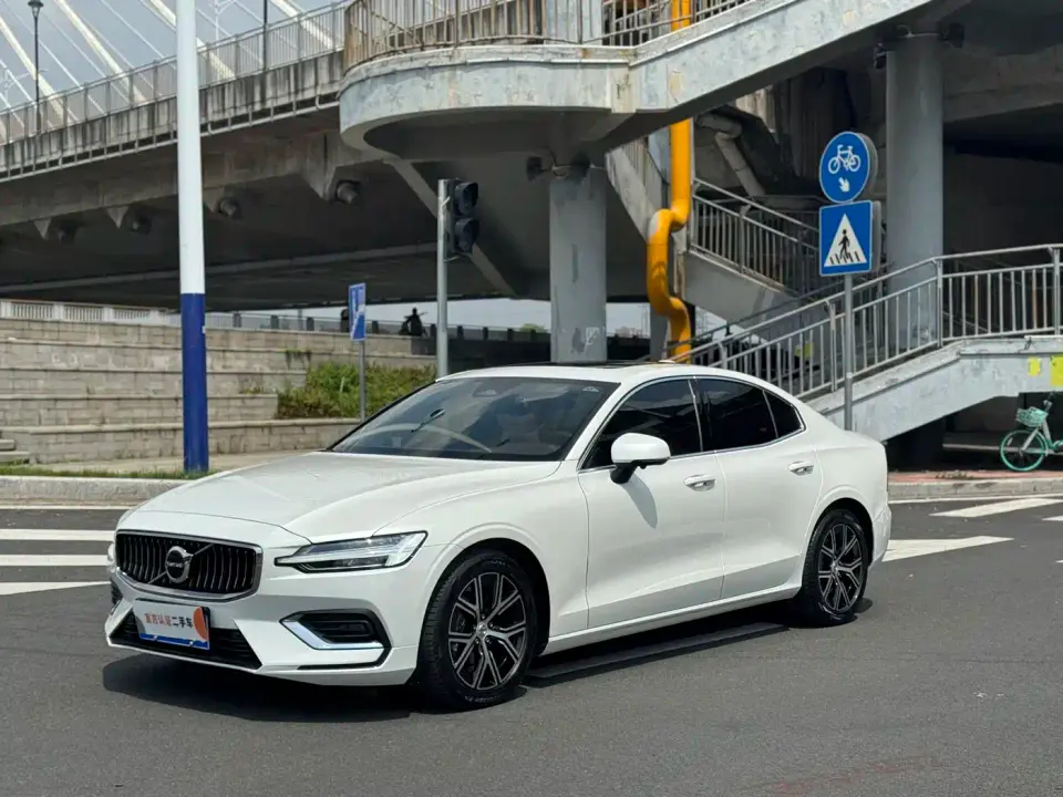 Volvo S60 B4 Smart Comfort Luxury Edition 2022