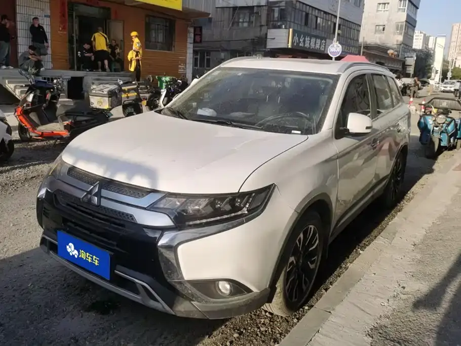 Mitsubishi Outlander 2.4L 4WD Deluxe Edition 5-Seater China VI 2019