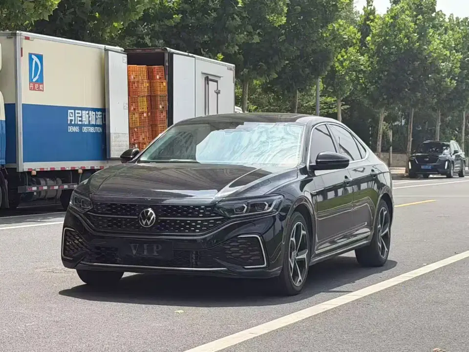 Volkswagen Passat 380TSI Luxury 2024
