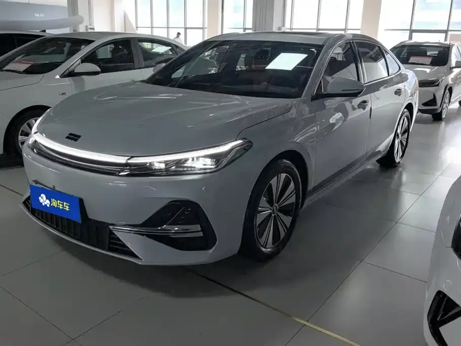 Geely Galaxy Galaxy A7 EM-i 150km Premium Edition 2025