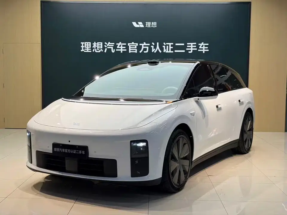 Li Auto i6 4WD Base Model 2025