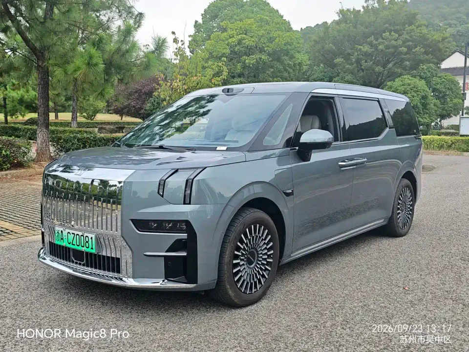 Zeekr 009 6-seat Executive AWD 108kWh 2025