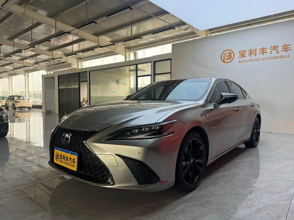 Lexus ES 300h F SPORT 2021