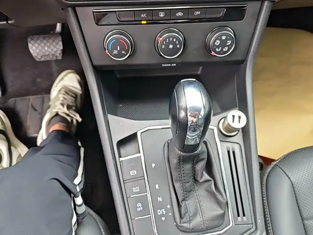 Volkswagen Lavida 1.5L Automatic Comfort Version China V 2019 — фото 14