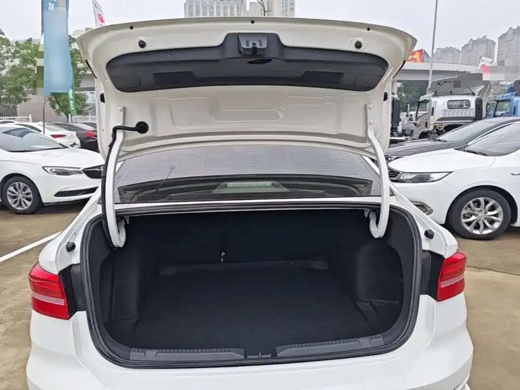 Volkswagen Lavida 1.5L Automatic Comfort Version China V 2019 — фото 19