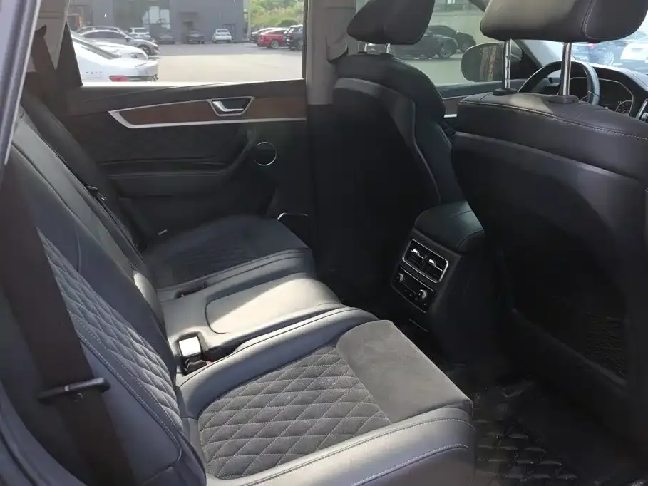 Hongqi HS7 2.0T DCT FWD Smart Connect Qi Chang Edition 2020 — фото 14