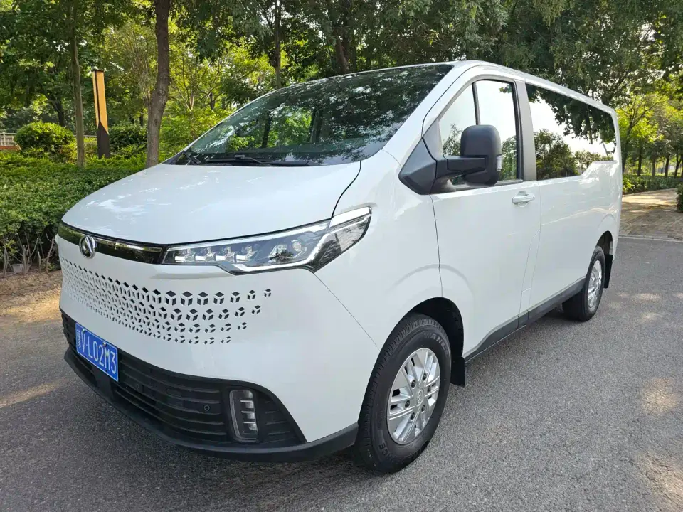 SAIC Maxus Xintu V70 Model 2.0T Elite Manual Short Wheelbase Low Roof 5/6 Seats (150Ps) 2023