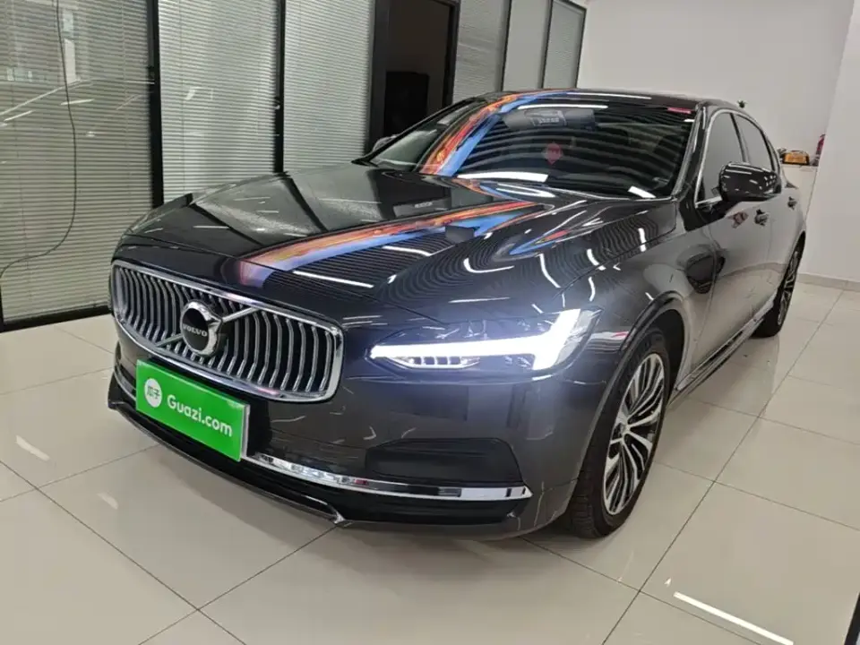 Volvo S90 B5 Momentum Luxury Edition 2024