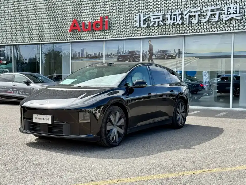 Li Auto i6 4WD Base Model 2025
