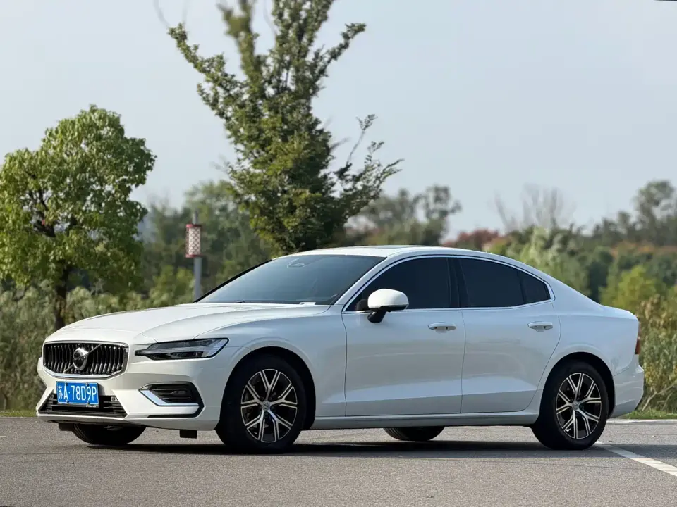 Volvo S60 B4 Smart Luxury Edition 2026