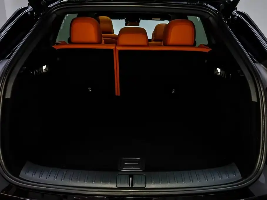 Li Auto i6 4WD Base Model 2025