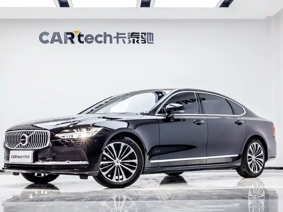 Volvo S90 B5 Momentum Luxury Edition 2025