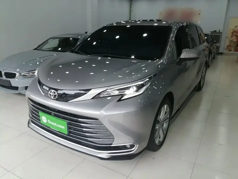 Toyota Sienna 2.5L Hybrid Ultimate Premium Edition 2025