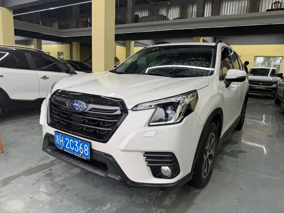 Subaru Forester 2.0i AWD Luxury Edition with EyeSight 2022