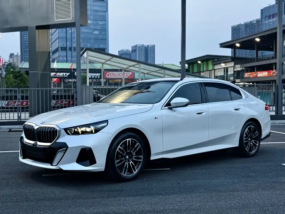 BMW 5 Series 530Li Leading M Sport Package 2025