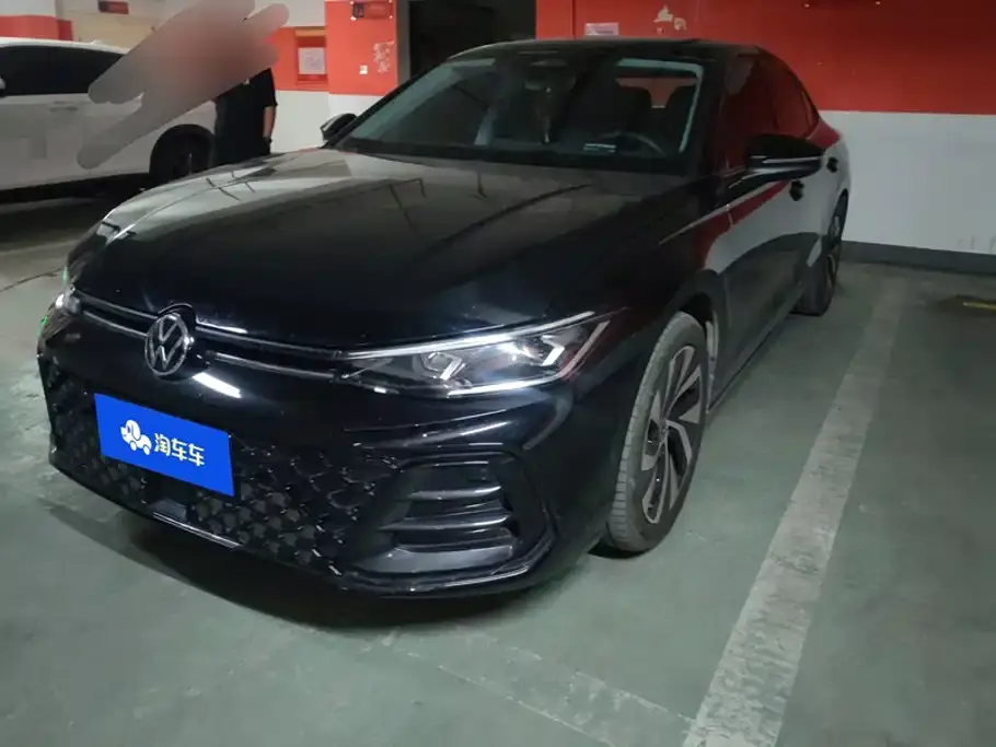 Volkswagen Passat Pro 300TSI Dragon Glory Edition 2025