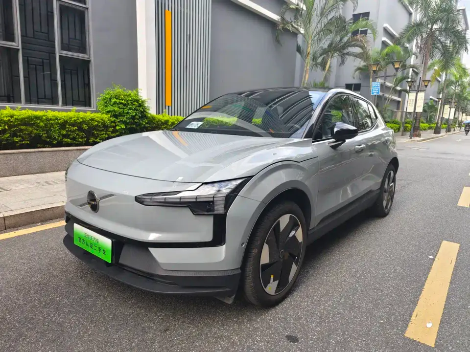 Volvo EX30 RWD Long Range Ultra 2024