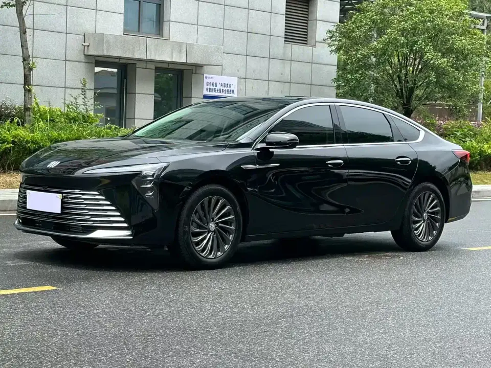 Buick LaCrosse Model 28T Platinum Edition 2025