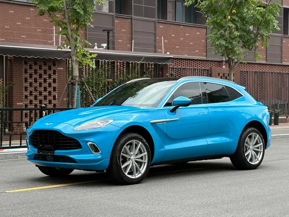 Aston Martin DBX 3.0T STRAIGHT-SIX 2024