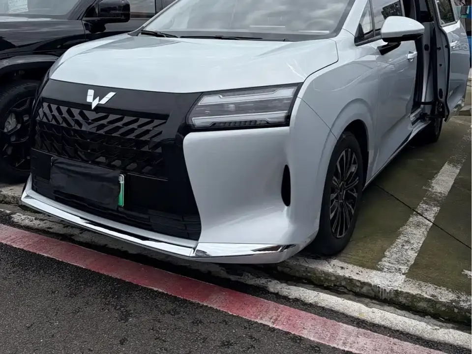 Wuling Motors Xingguang 730 New Energy Model Plug-in Hybrid Base Version 2025