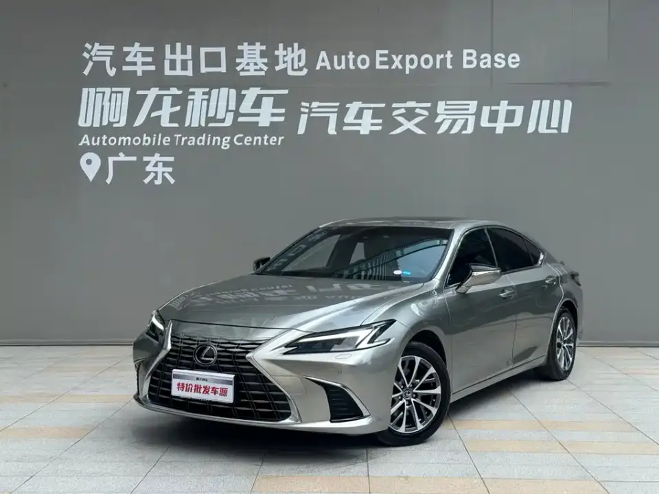 Lexus ES 300h Ultimate Edition 2025