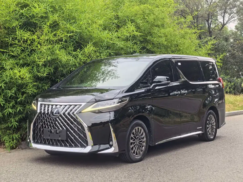 Lexus LM 300h Seven-Seater Elegance Edition 2020