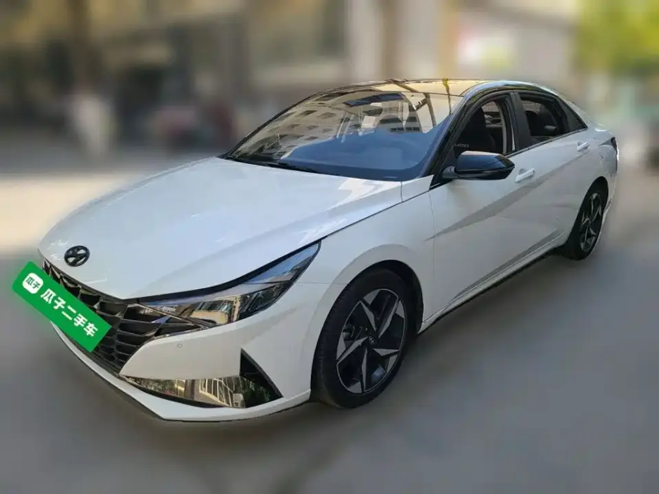 Hyundai Elantra 1.5L CVT LUX Premium Edition 2022