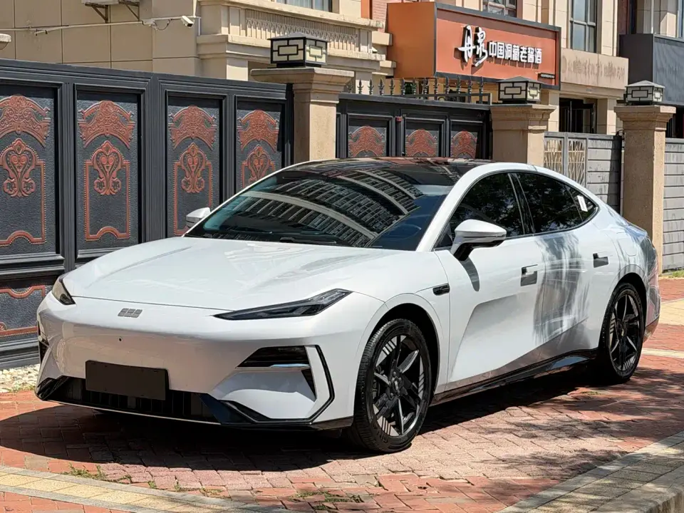Geely Galaxy Galaxy E8 550km RWD PRO 2024