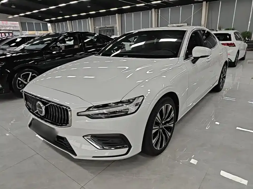Volvo S60 B4 Smart Elite Luxury Edition 2025