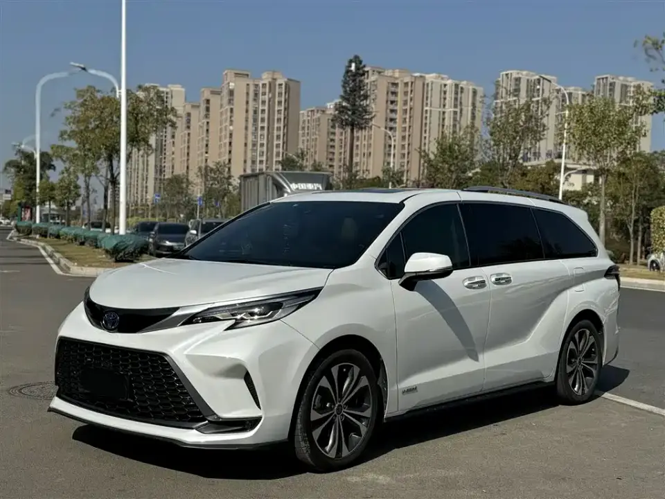 Toyota Granvia 2.5L Hybrid Noble Edition 2023