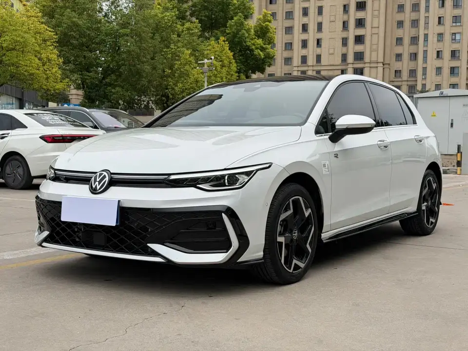 Volkswagen Golf Second Facelift 300TSI R-Line 2025