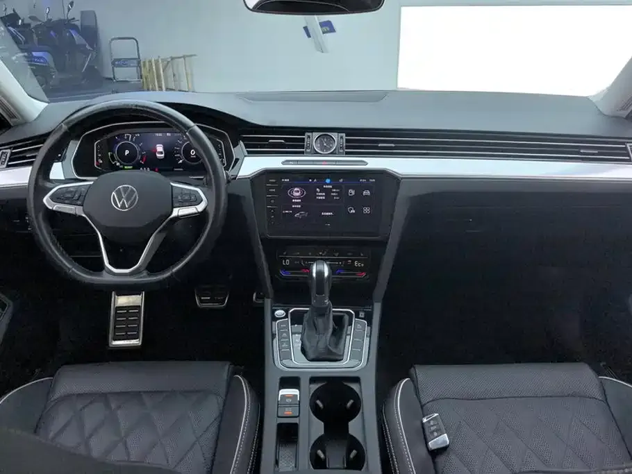 Volkswagen Magotan GTE Plug-in Hybrid GTE Luxury 2024 — фото 12