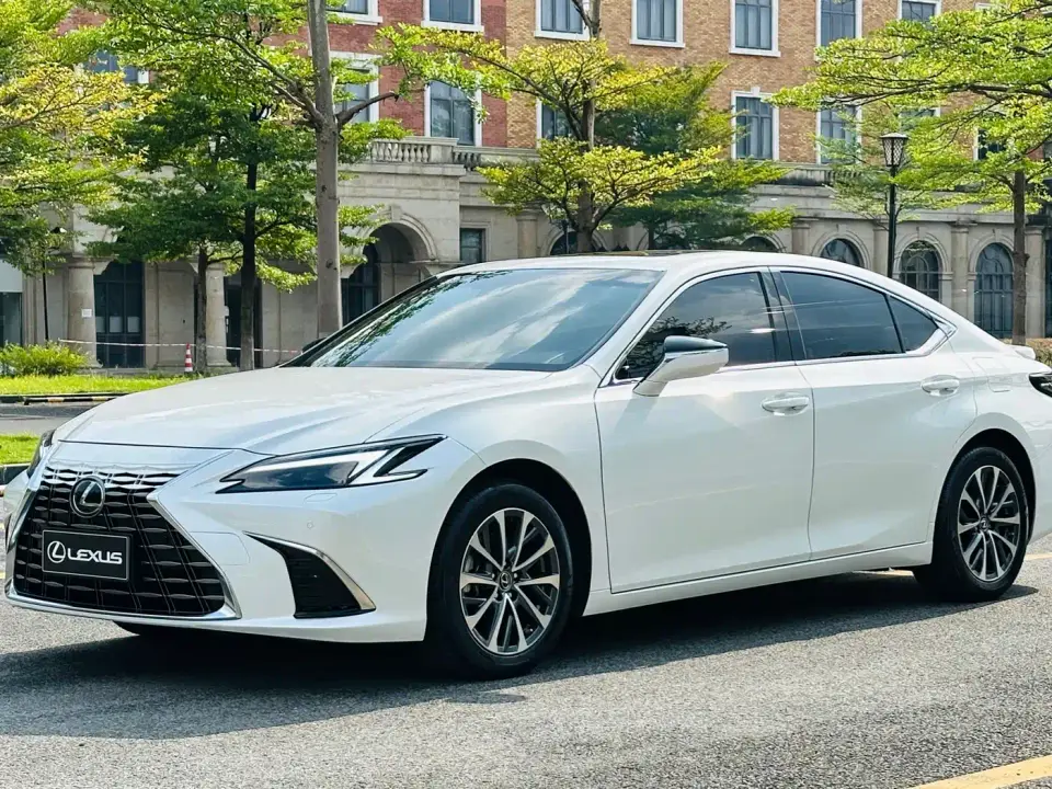 Lexus ES 300h Ultimate Edition 2026