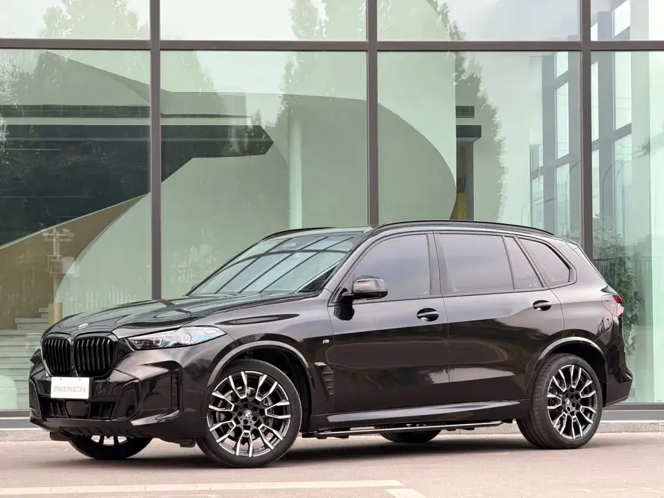 BMW X5 xDrive 40Li M Sport Black Night Package 2024