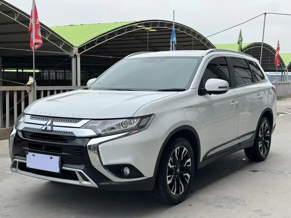 Mitsubishi Outlander 2.0L 2WD Premium 5-seater 2020
