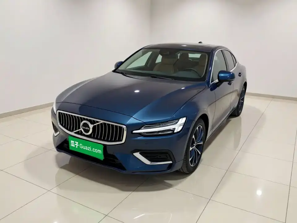 Volvo S60 B4 Smart Comfort Luxury Edition 2022