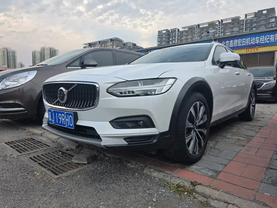 Volvo V90 Model Cross Country B5 AWD Smart Edition 2021