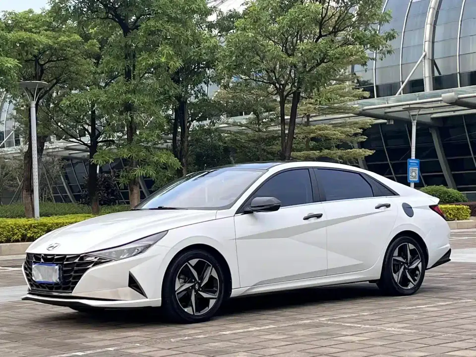 Hyundai Elantra 1.5L CVT LUX Premium Edition 2023