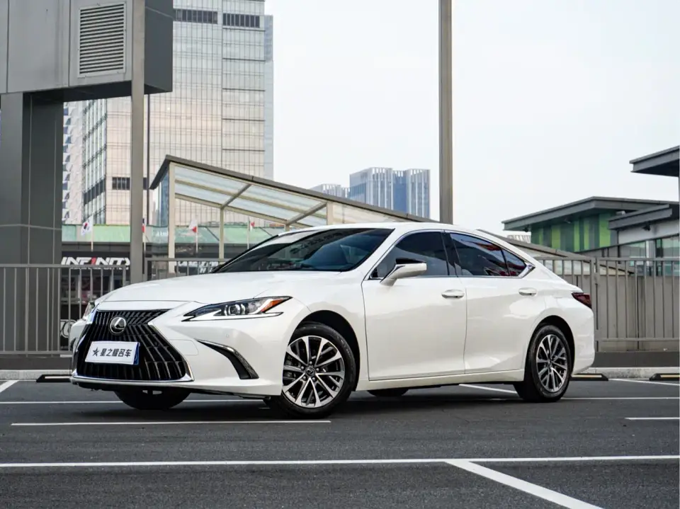 Lexus ES 200 Premium Edition 2024