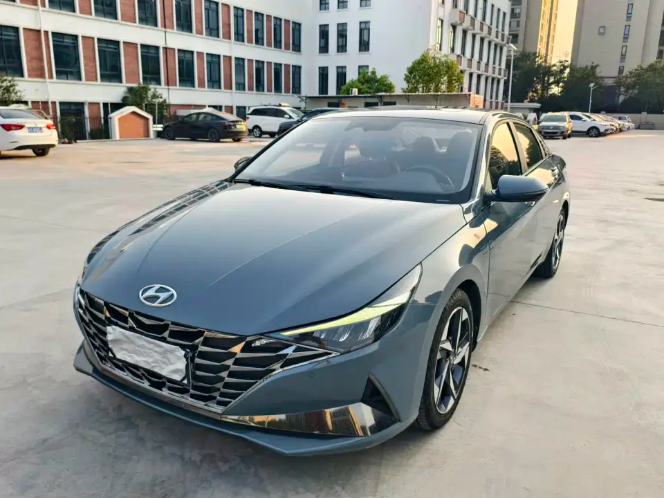 Hyundai Elantra 1.5L CVT LUX Premium Edition 2022