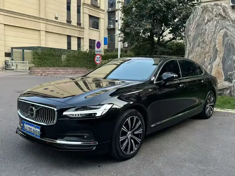 Volvo S90 Model B5 Momentum Luxury Edition 2021