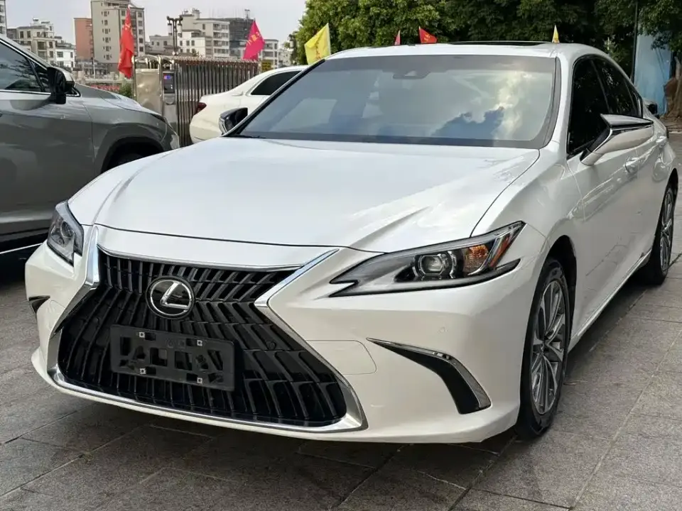 Lexus ES 200 Excellence 2022