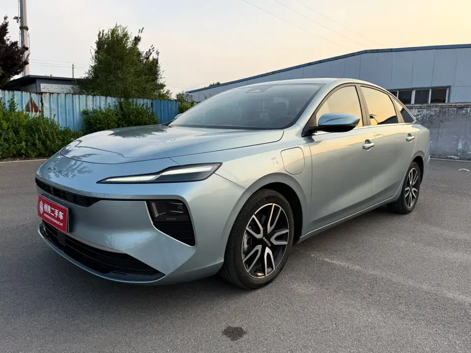 Roewe D6 520km Premium Edition 2025