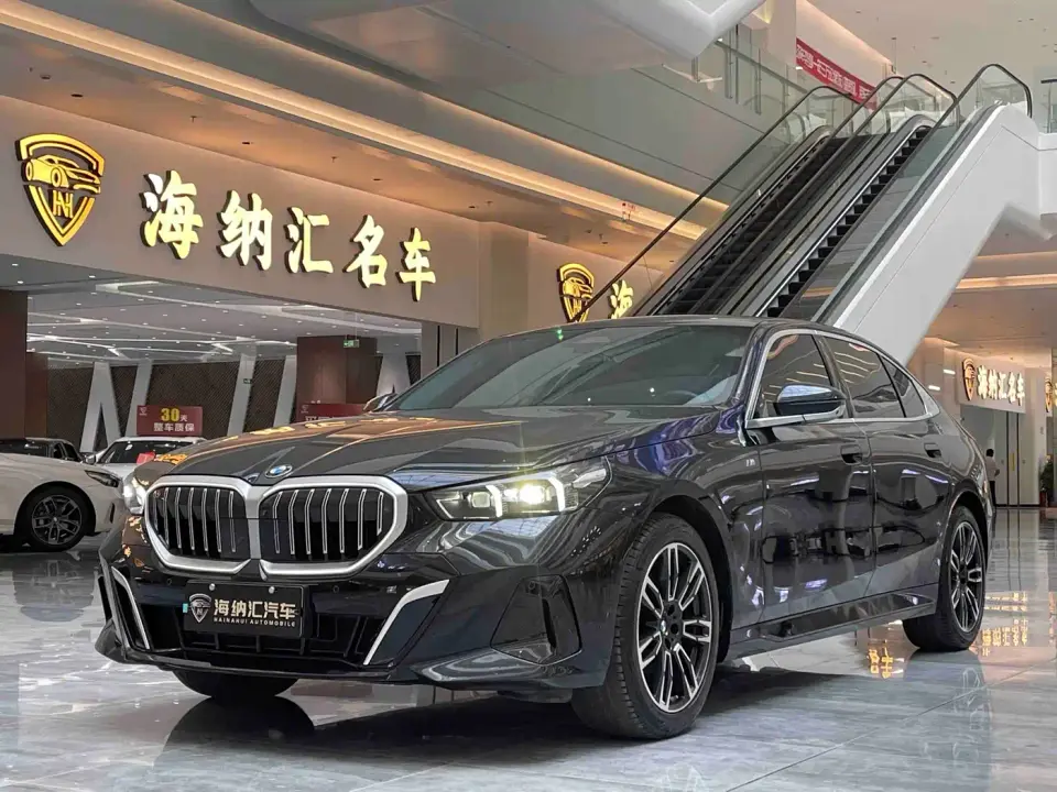 BMW 5 Series 530Li Leading M Sport Package 2025