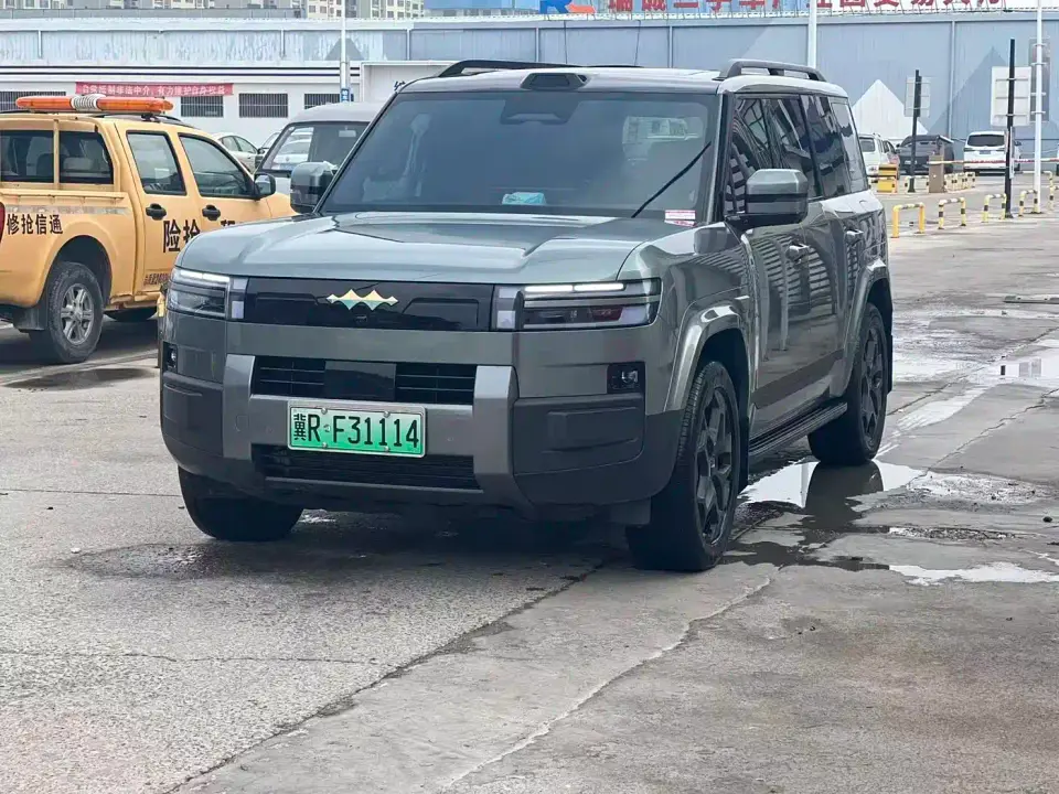 Fangchengbao Titanium 7 AWD Base Model 2025