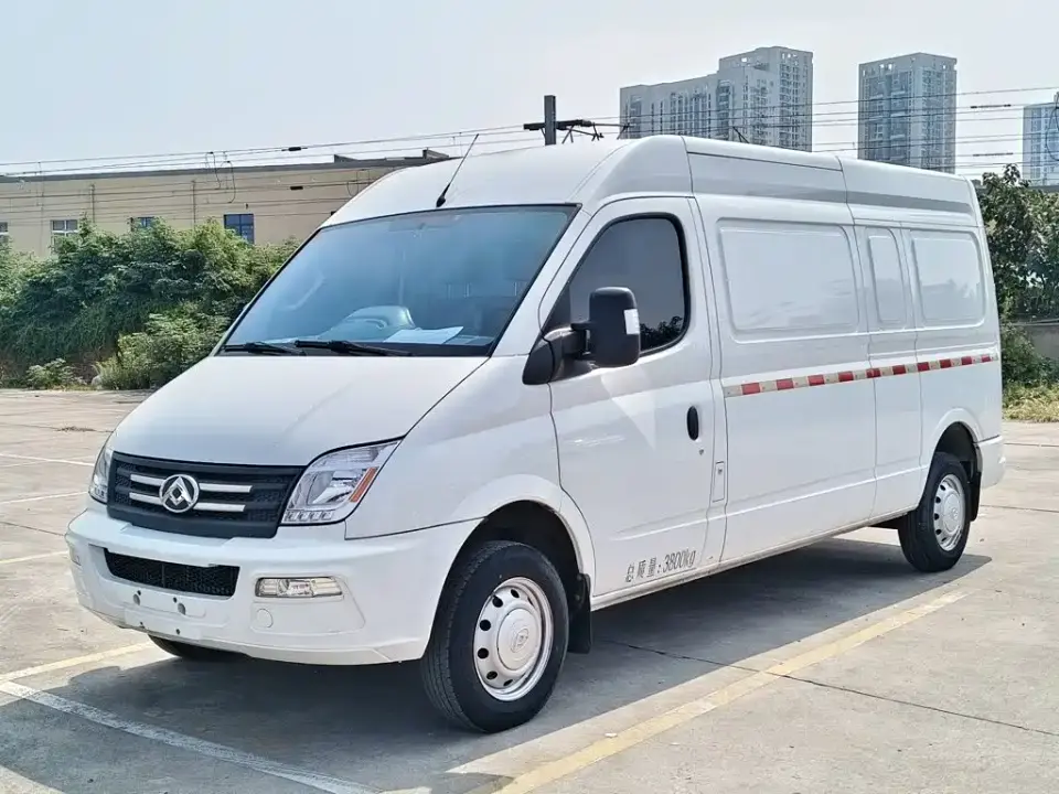 SAIC Maxus Xintu V80 2.0T Manual Classic City Delivery King Long Wheelbase Medium Roof 3 Seats 2023