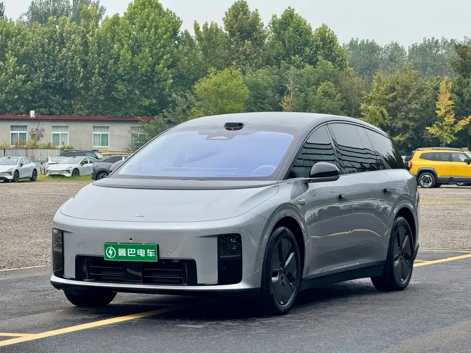 Li Auto Li i8 Standard Edition 2025