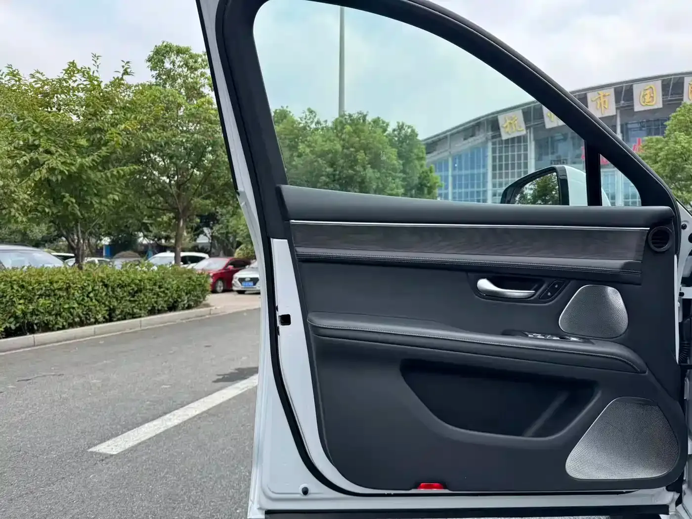AITO Wenjie AITO M5 Extended Range RWD Smart Drive Edition 2023 — фото 18